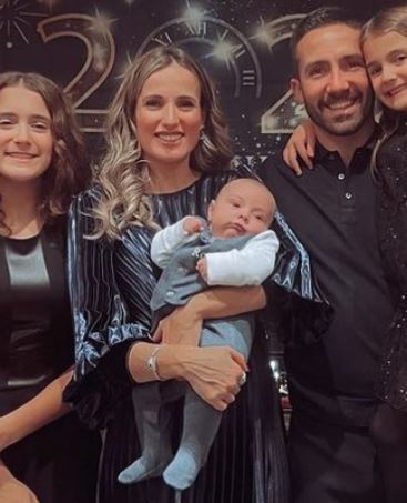 Ana Sofia Gomes with her husband and children 